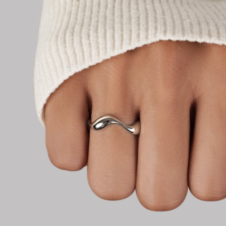 Minimalist Waves Ring