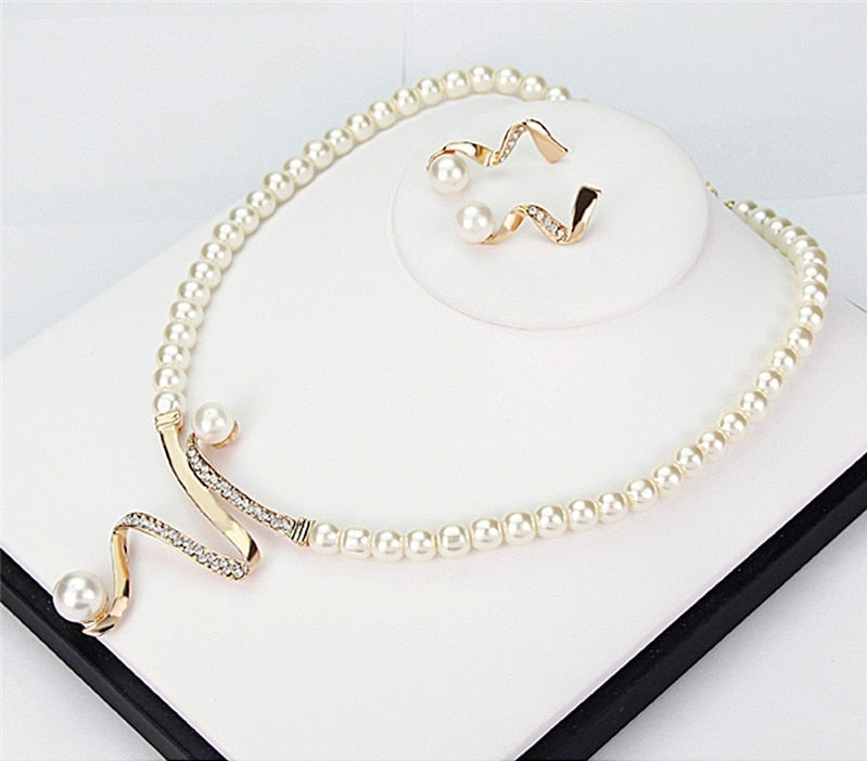 Exclusive Natural Pearl Necklace and Earring Set