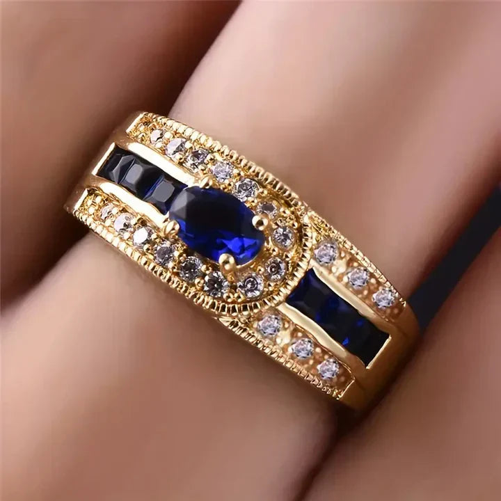 Brilliant blue ring in gold