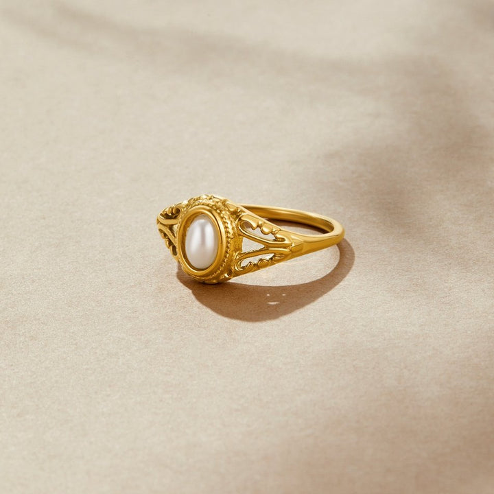 Classic Royal Pearl Vintage Ring