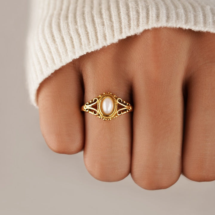 Royal Vintage Pearl Ring