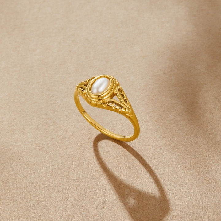 Classic Royal Pearl Vintage Ring