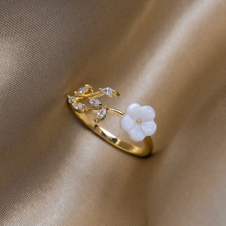 Rise - Elegant White Floral Ring